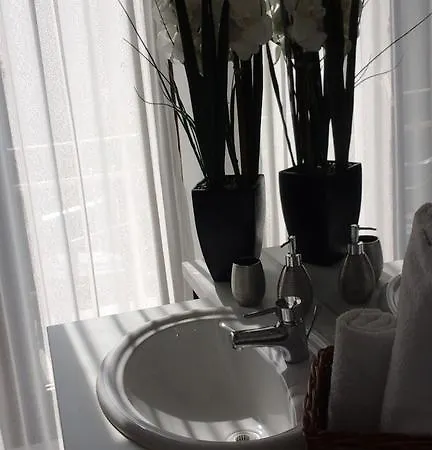 Cecile بيت ضيافة شوبرون