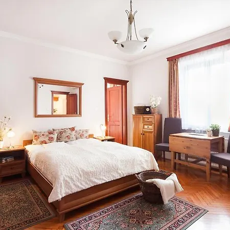 Cecile بيت ضيافة شوبرون