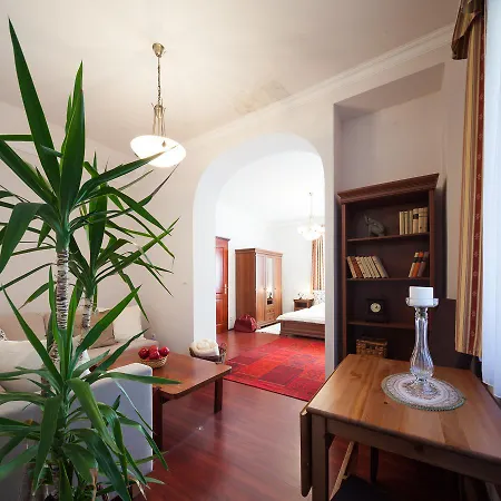 Cecile بيت ضيافة