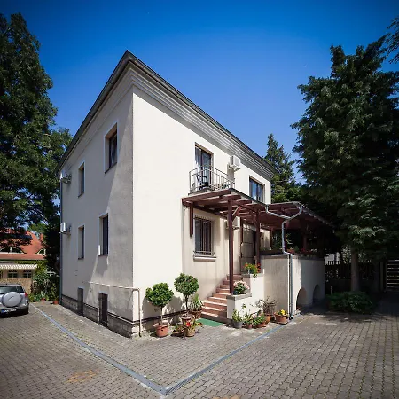 Cecile 2* Sopron