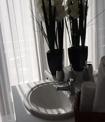 Cecile Гостевой дом Шопрон